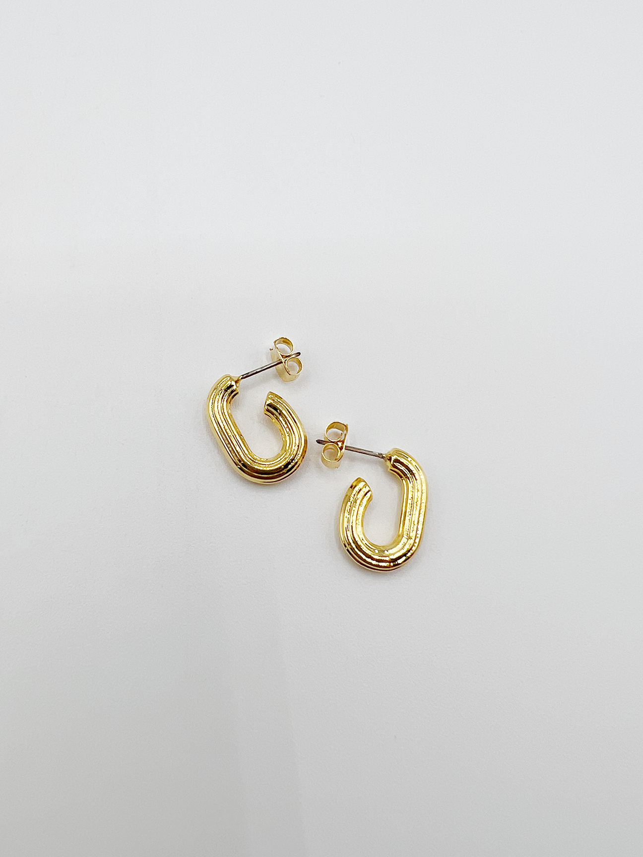 Chunky Oval Half Hoop Earrings - svnx