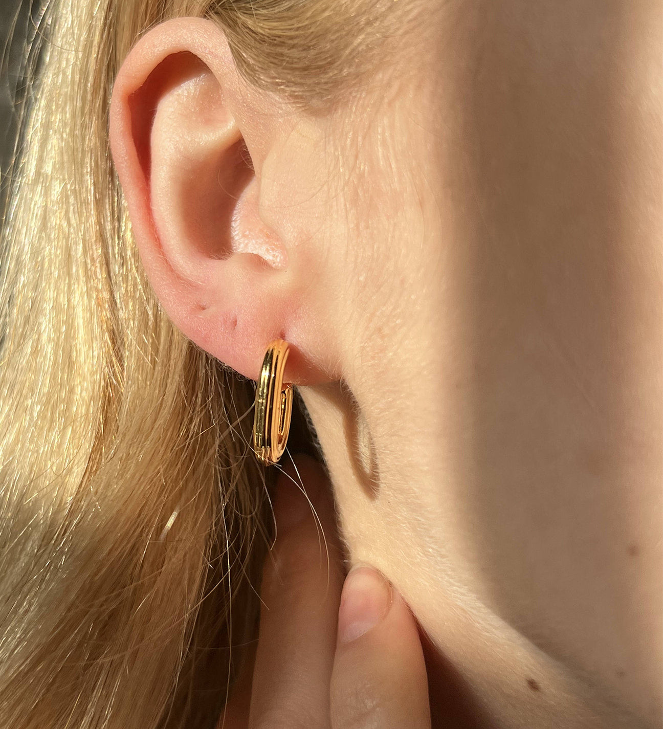 Chunky Oval Half Hoop Earrings - svnx