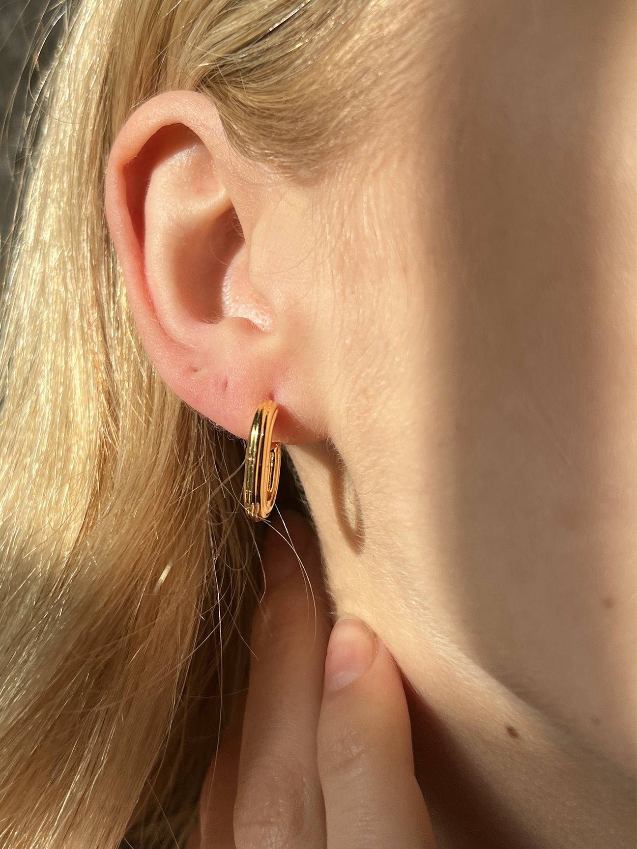 Chunky Oval Half Hoop Earrings - svnx