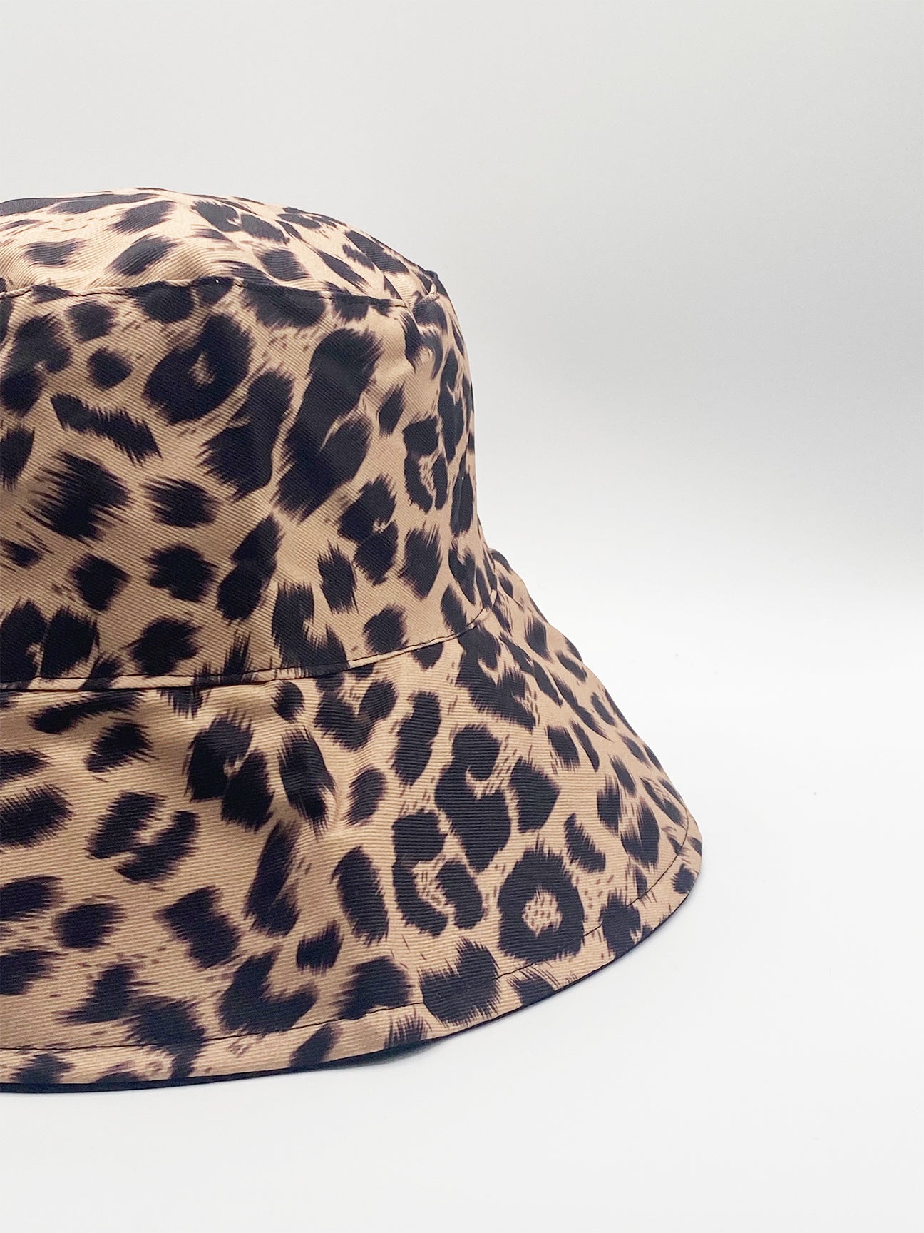 Leopard Print Reversible Bucket Hat - svnx