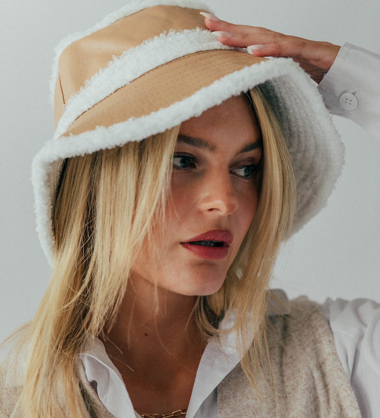 Reversible PU Bucket Hat with Borg Trims - svnx