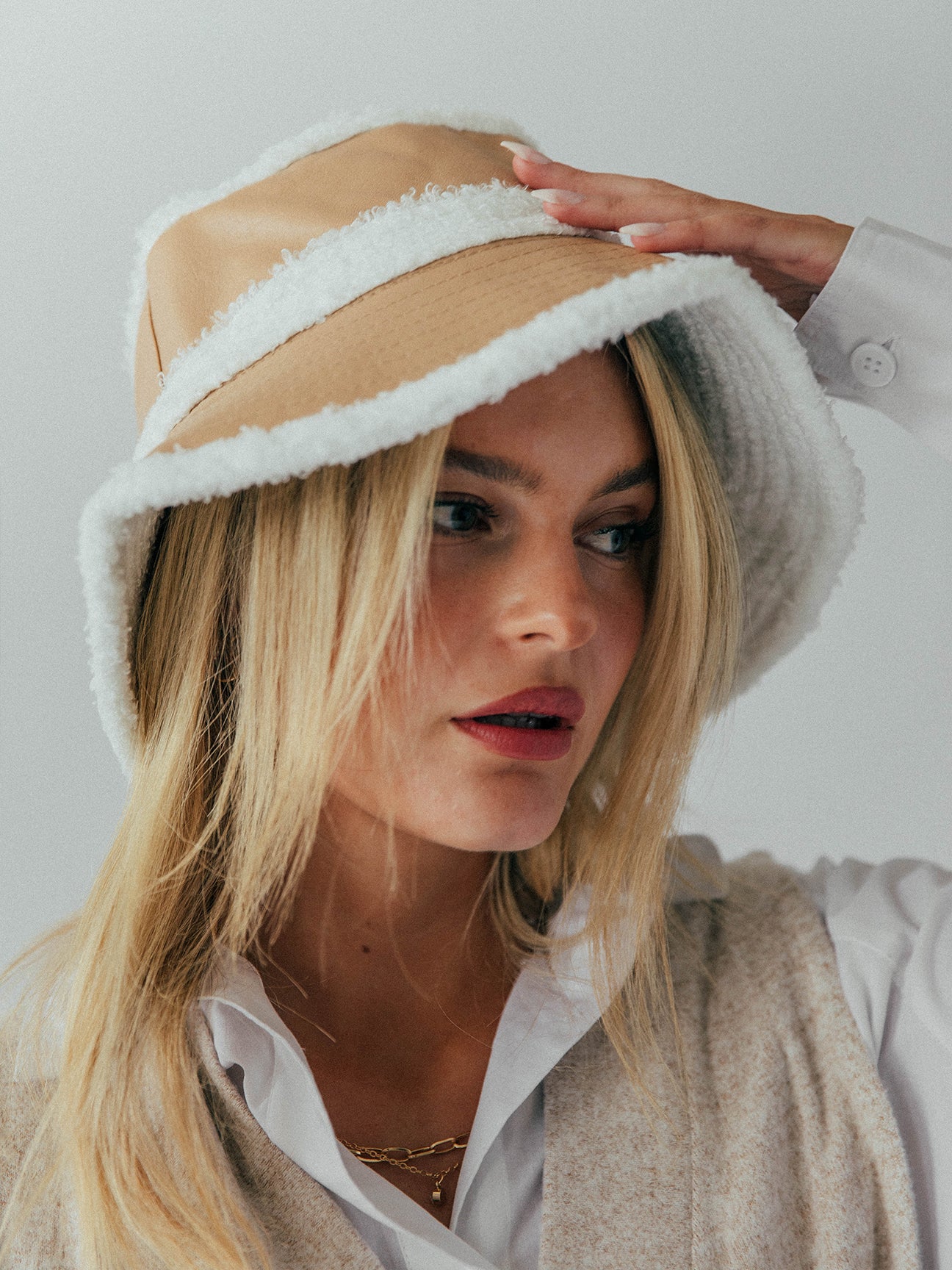 Reversible PU Bucket Hat with Borg Trims - svnx