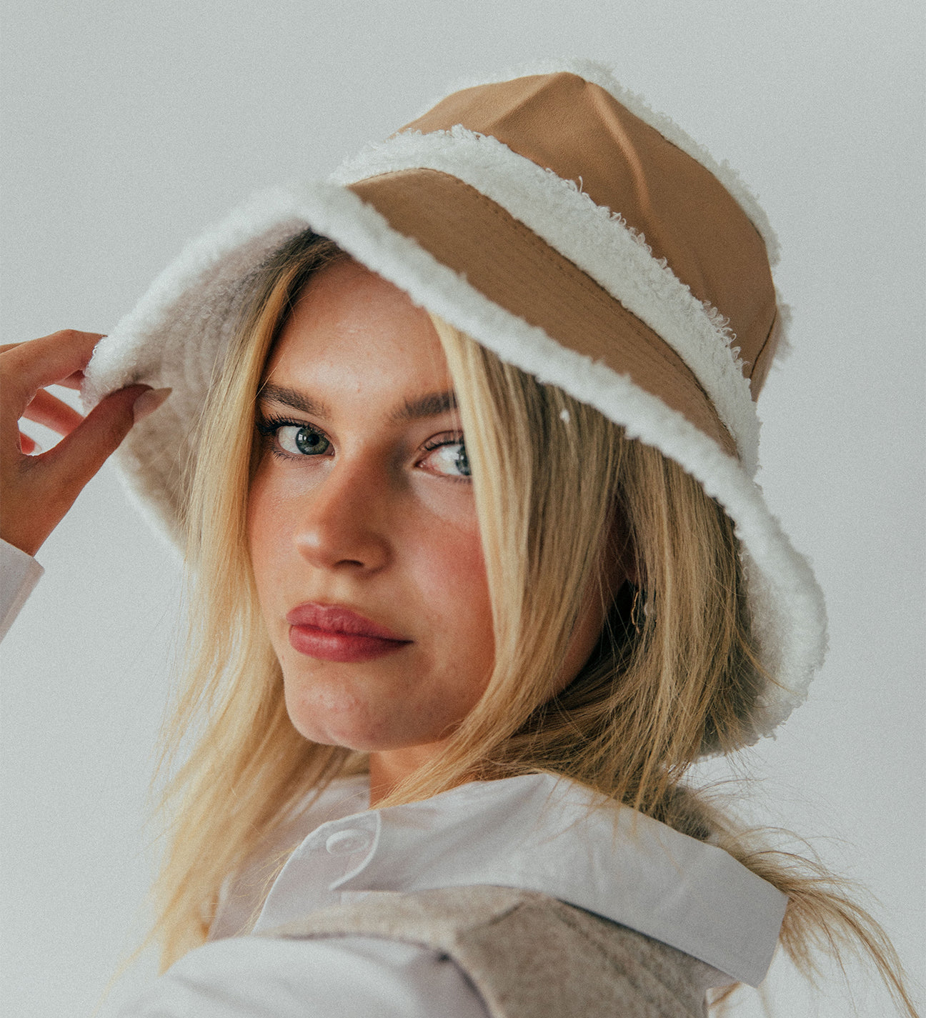 Reversible PU Bucket Hat with Borg Trims - svnx