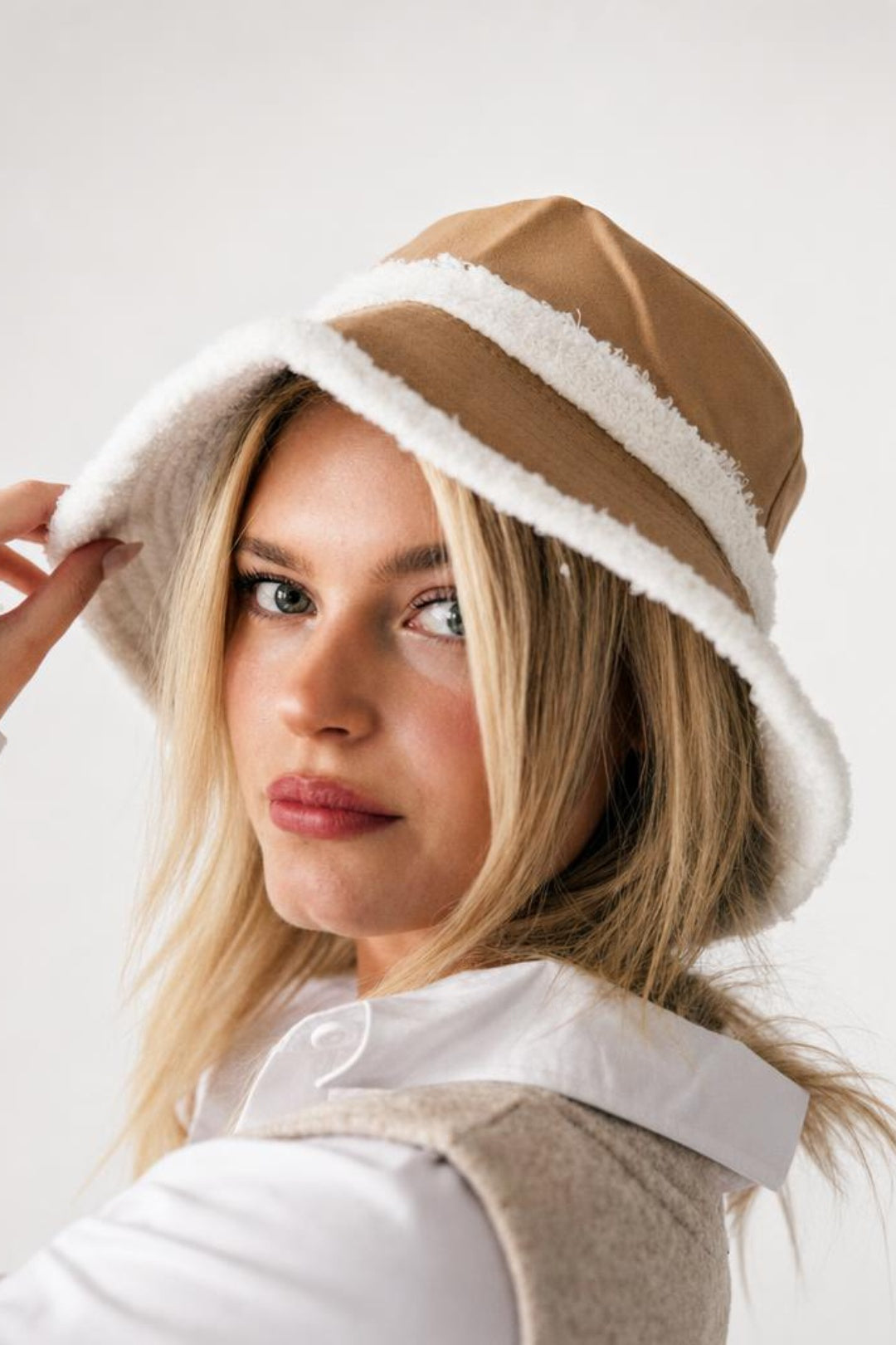 Reversible PU Bucket Hat with Borg Trims - svnx
