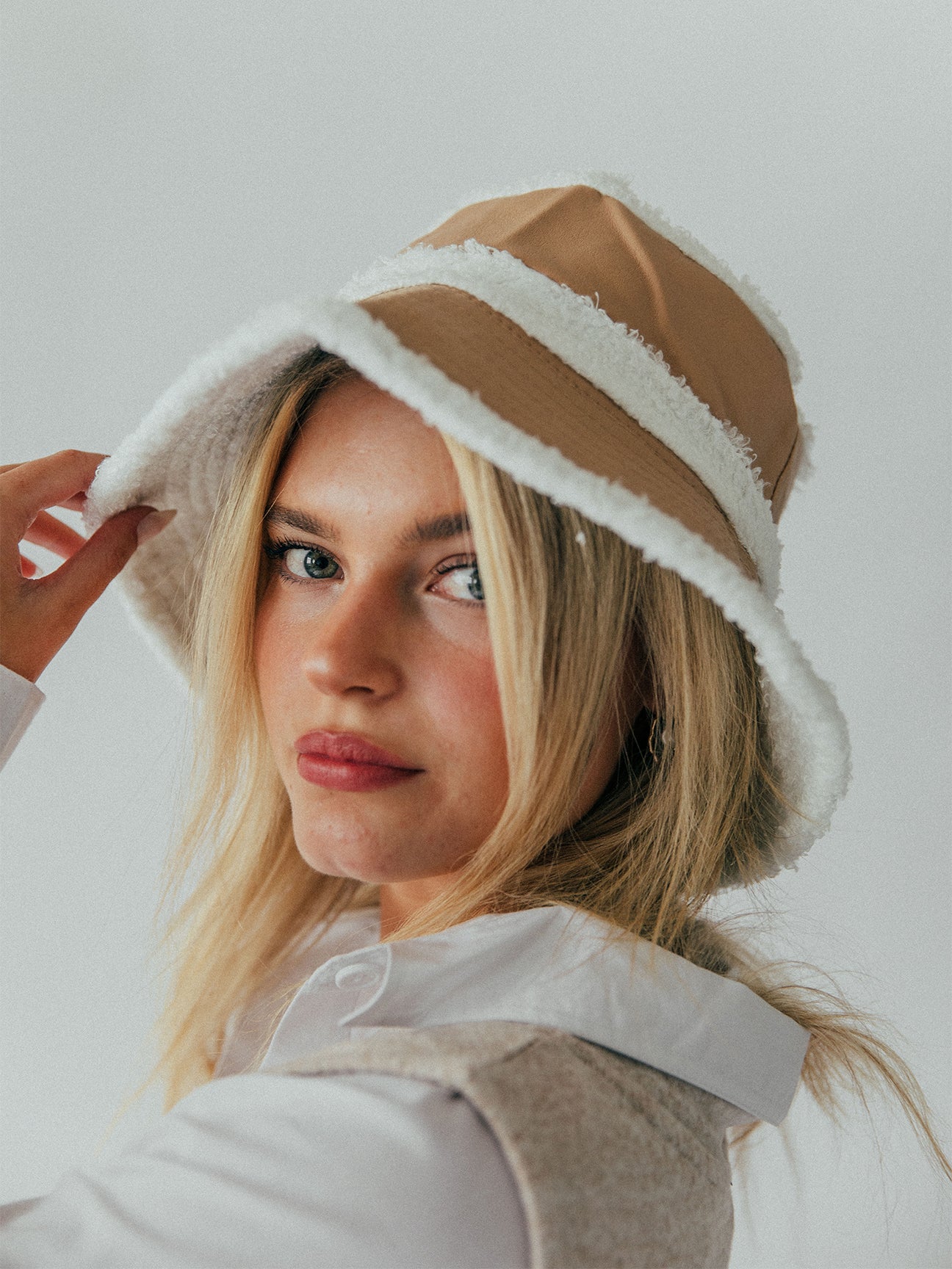 Reversible PU Bucket Hat with Borg Trims - svnx