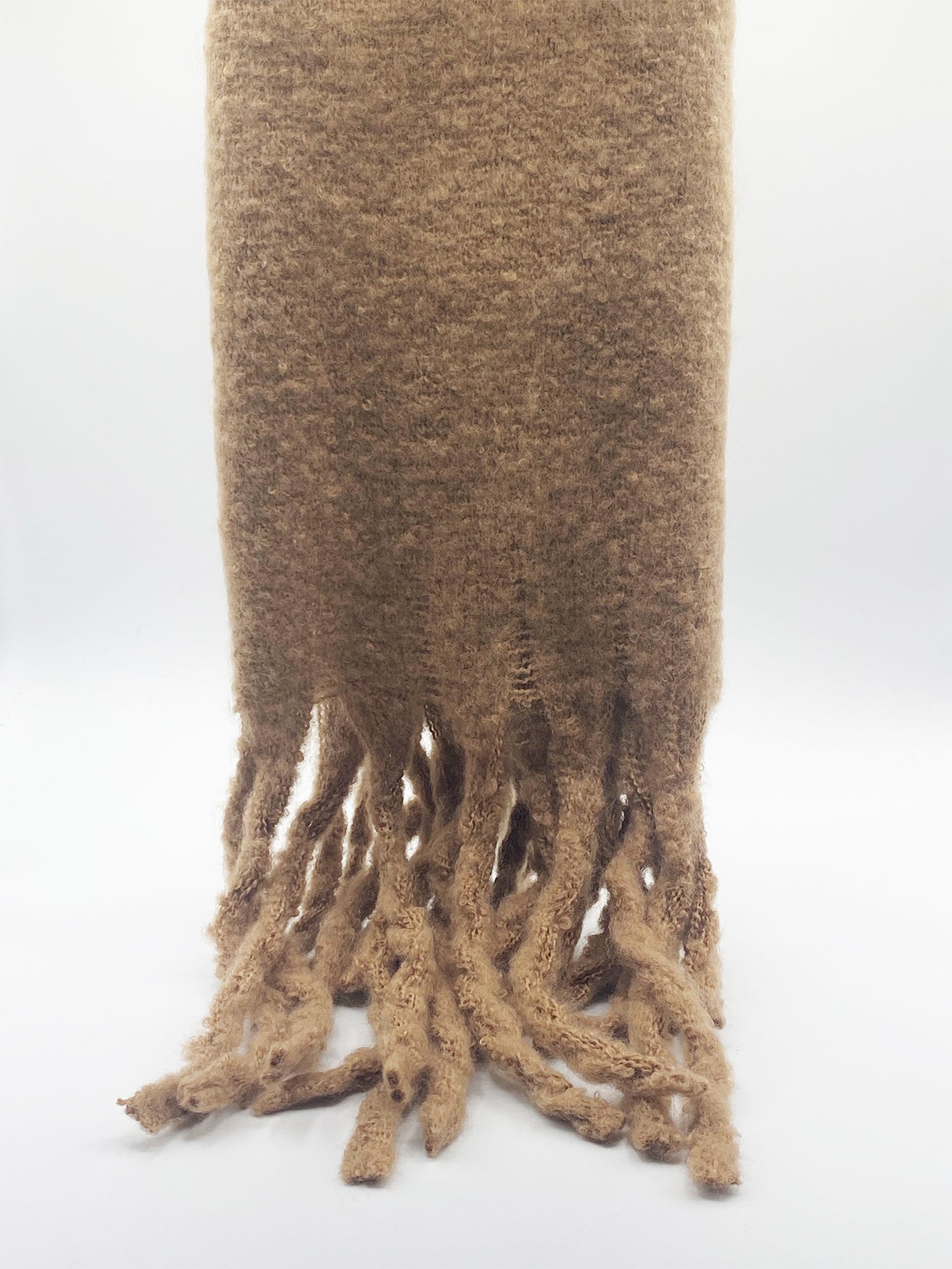 Knitted Scarf With Tassels - svnx