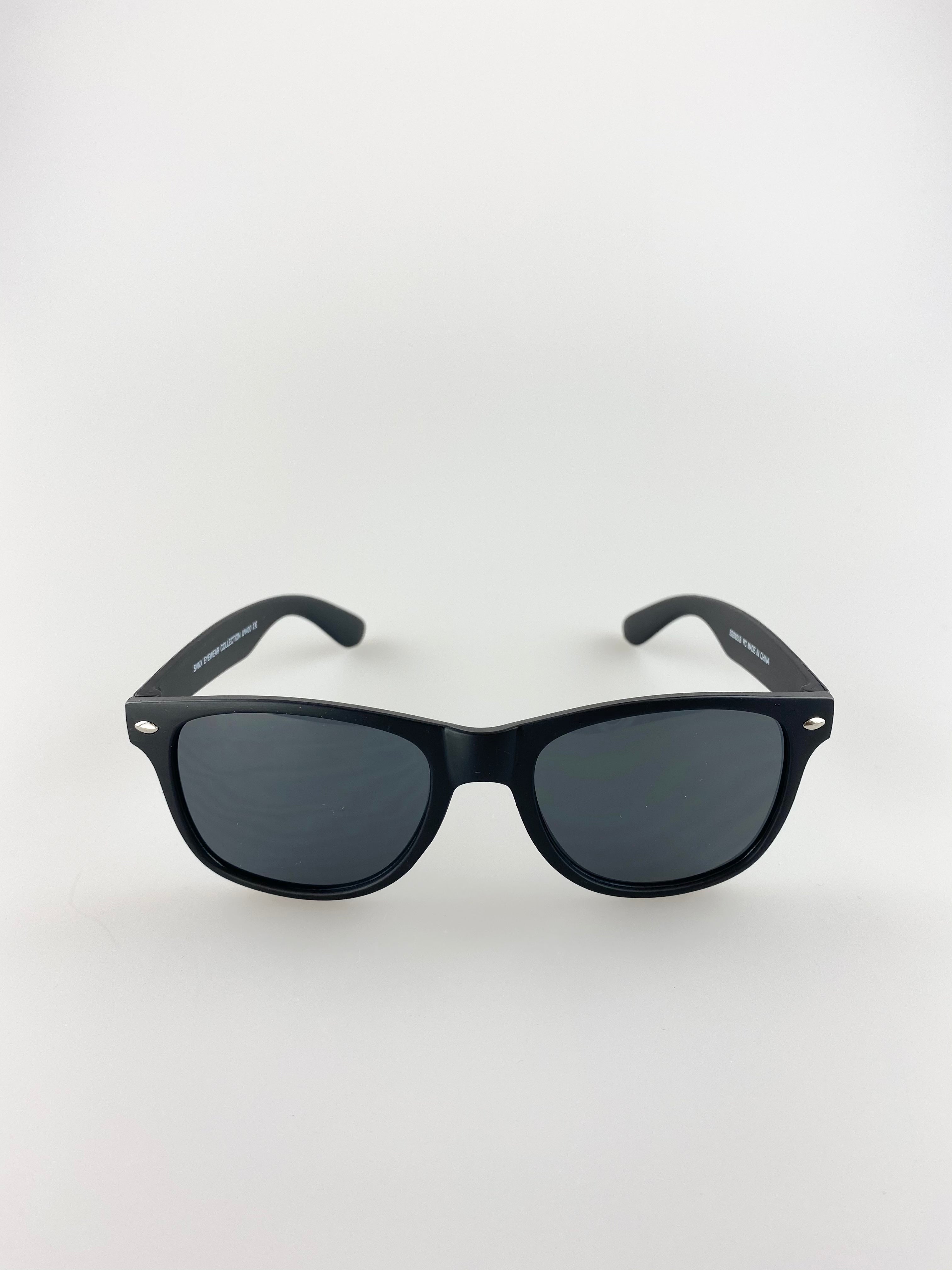 Classic Wayfarer Sunglasses With Black Matt Frame - svnx