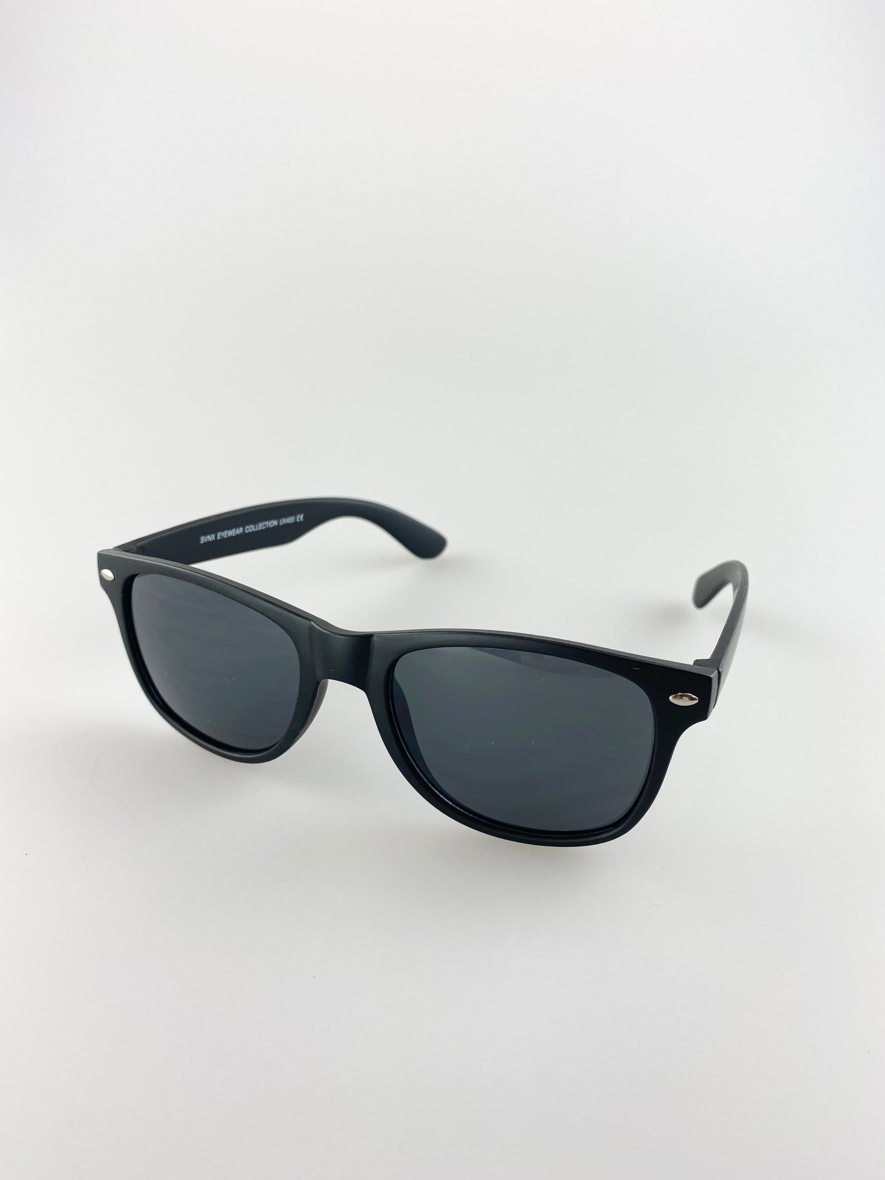 Classic Wayfarer Sunglasses With Black Matt Frame - svnx