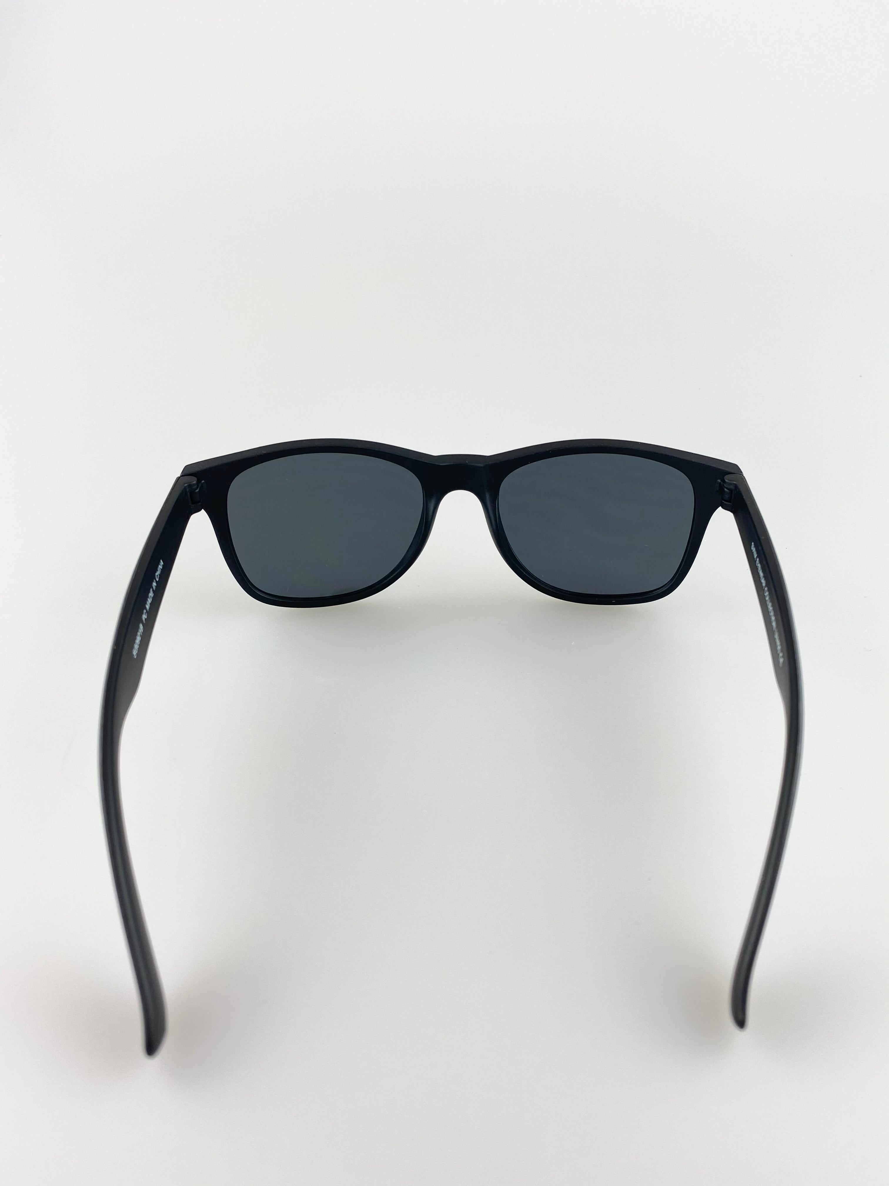 Classic Wayfarer Sunglasses With Black Matt Frame - svnx