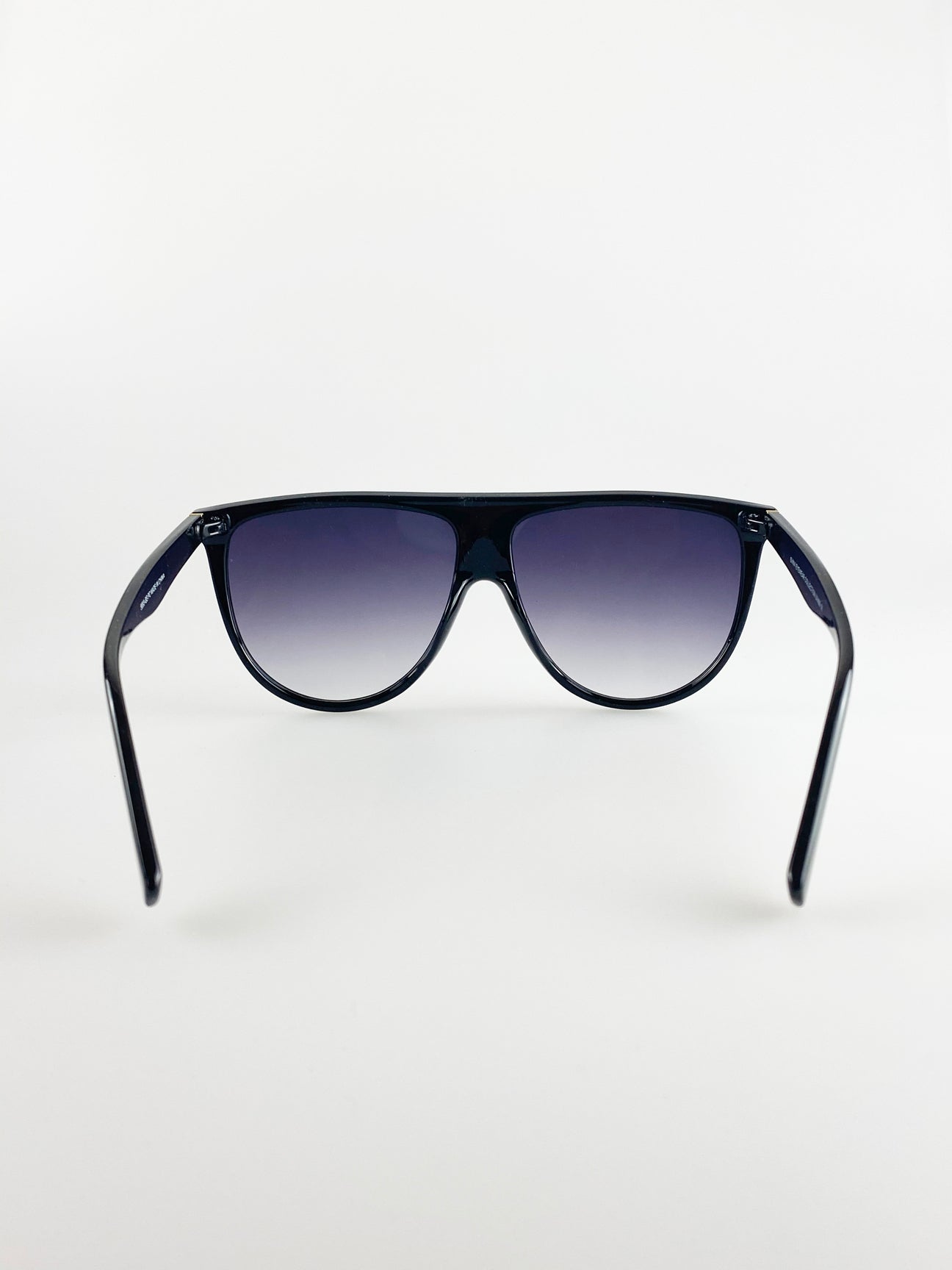 Oversized Rounded Frame Sunglasses with Ombre Lenses - svnx
