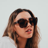 Plastic Frame Oversized Cat Eye Sunglasses - svnx