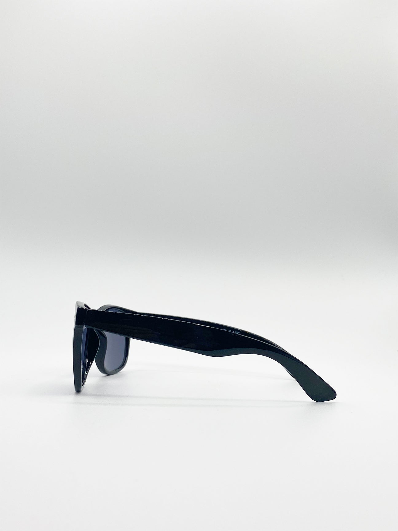 Classic Wayfarer Sunglasses - svnx