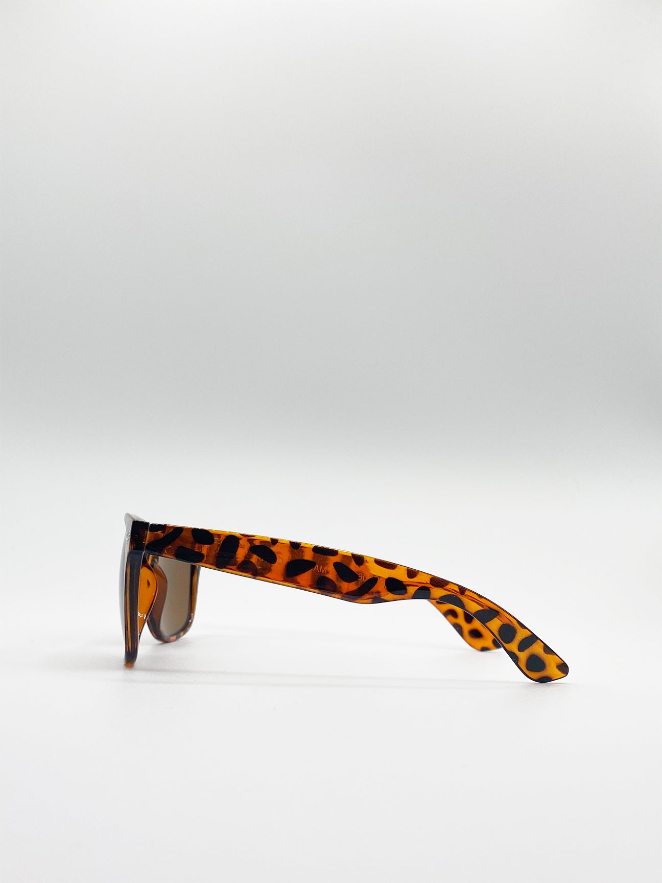 Classic Wayfarer Plastic Frame Sunglasses - svnx