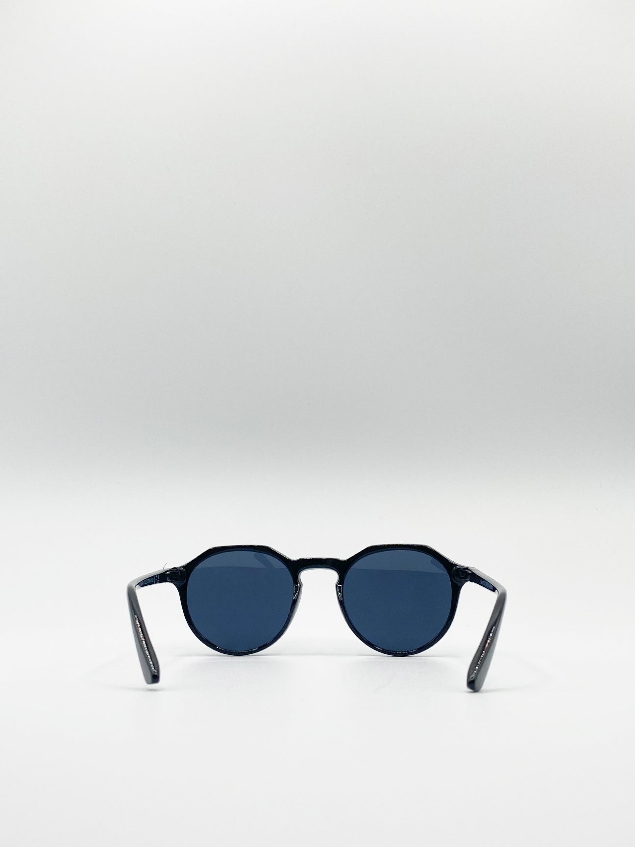 Classic Preppy Sunglasses With Key Hole Nosebridge - svnx