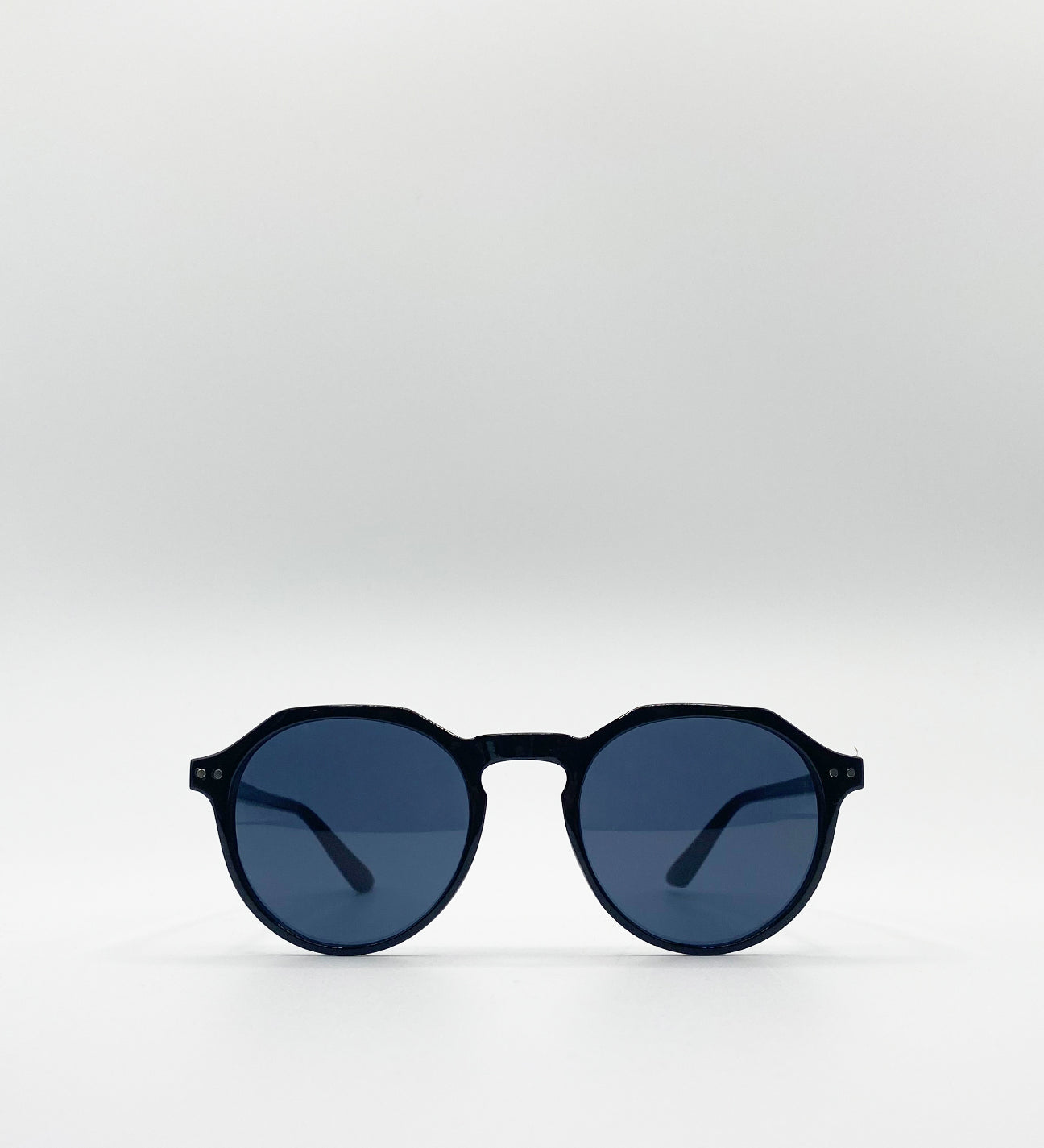 Classic Preppy Sunglasses With Key Hole Nosebridge - svnx