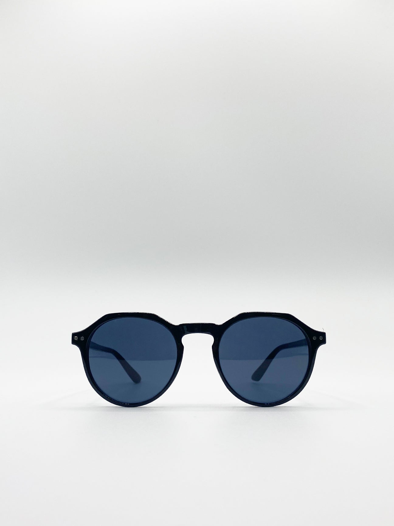Classic Preppy Sunglasses With Key Hole Nosebridge - svnx