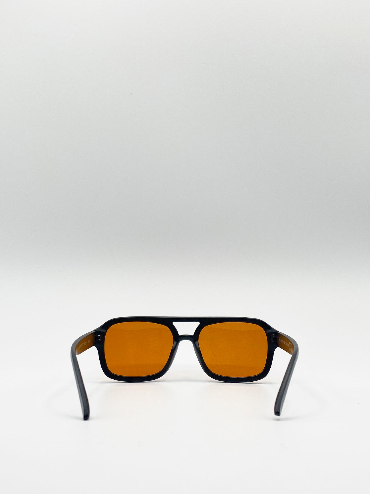 70's Navigator Sunglasses In Black With Orange Lenses - svnx