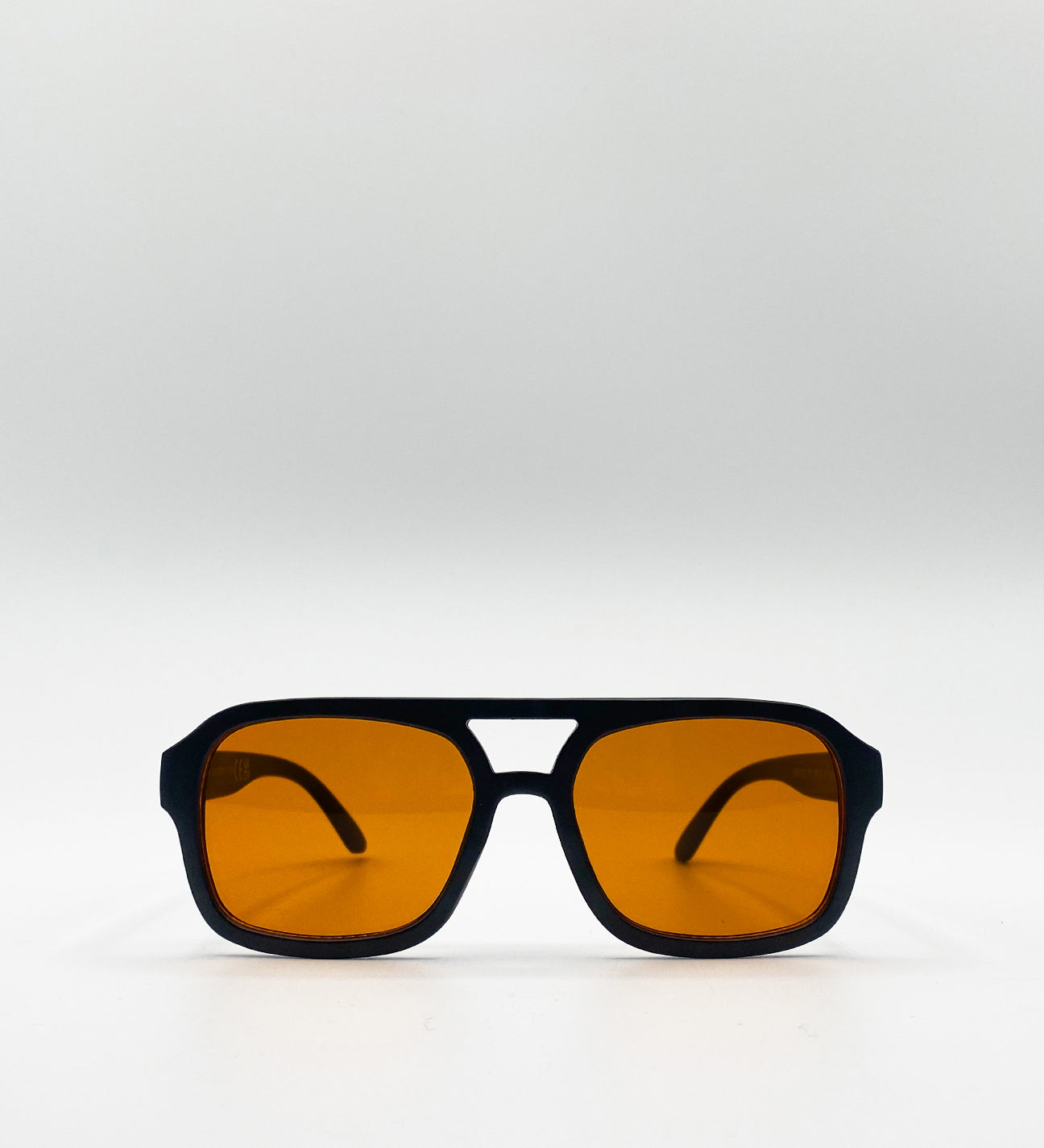 70's Navigator Sunglasses In Black With Orange Lenses - svnx