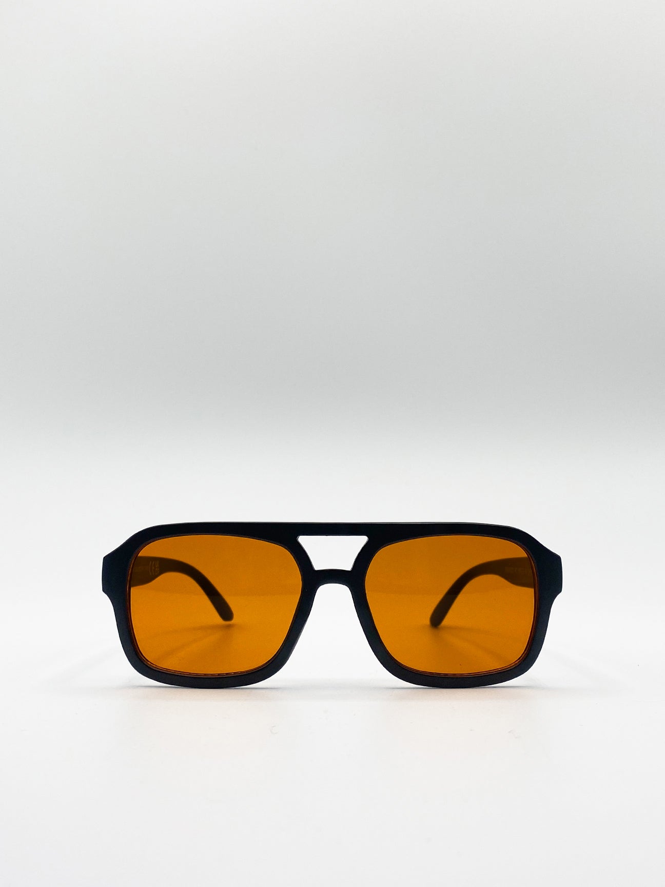 70's Navigator Sunglasses In Black With Orange Lenses - svnx