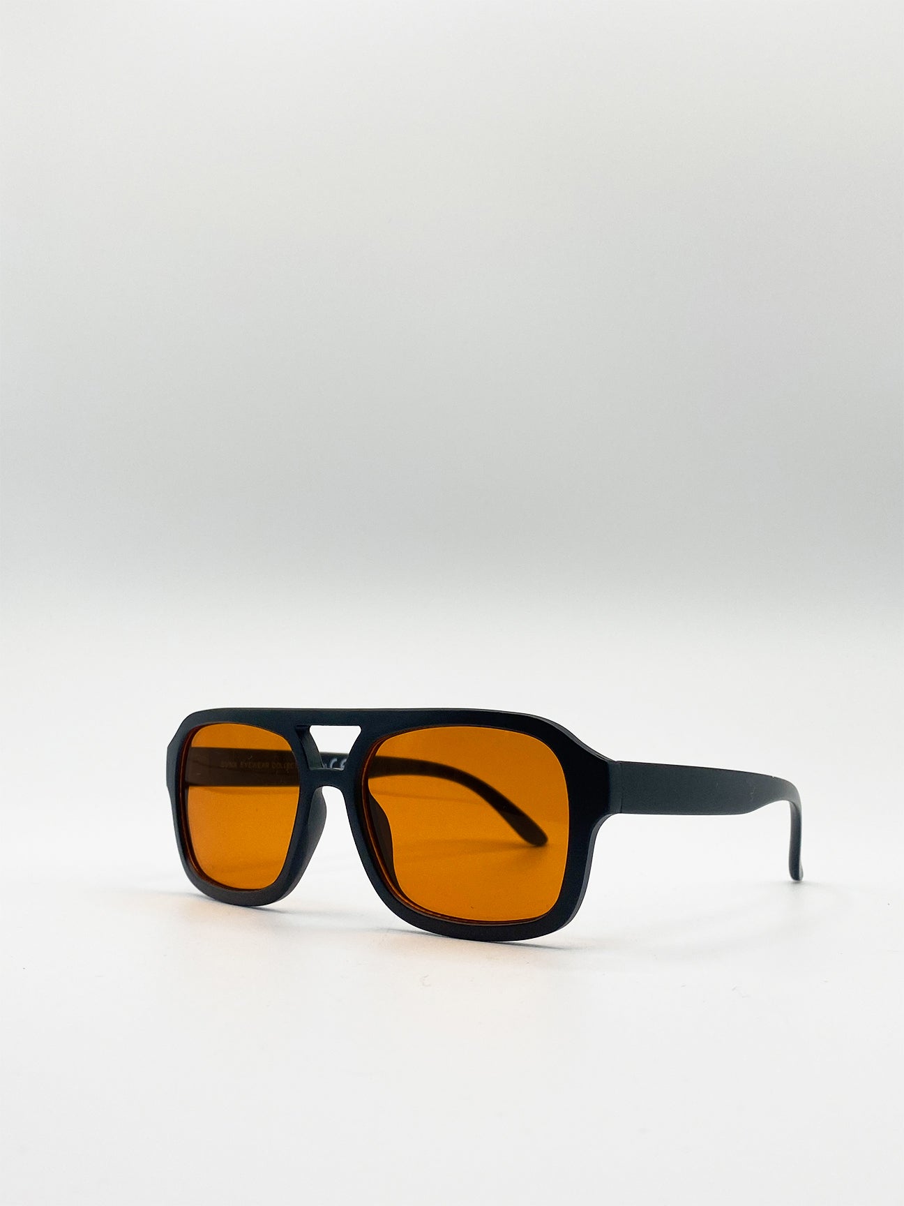 70's Navigator Sunglasses In Black With Orange Lenses - svnx