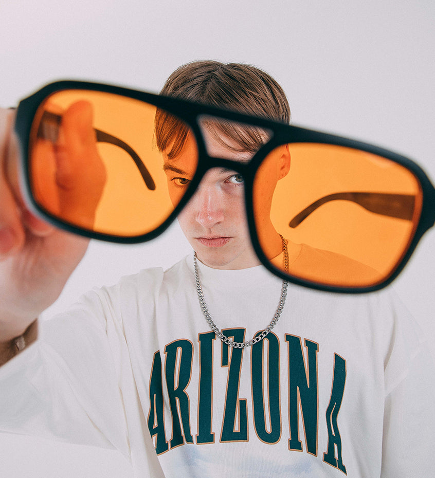 70's Navigator Sunglasses In Black With Orange Lenses - svnx