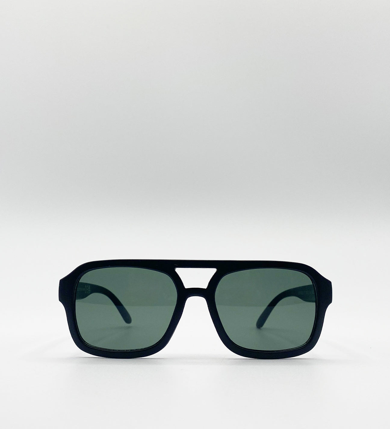 Navigator Retro Style Plastic Frame Sunglasses - svnx