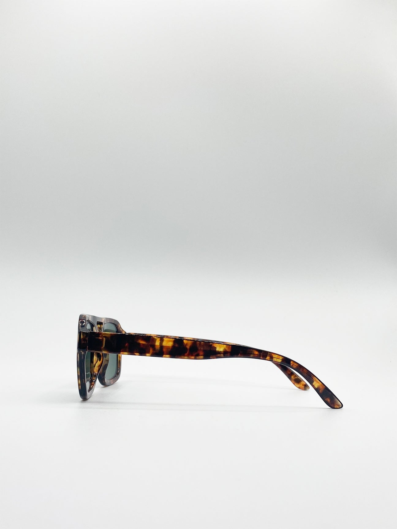70's Navigator Sunglasses In Tortoiseshell - svnx