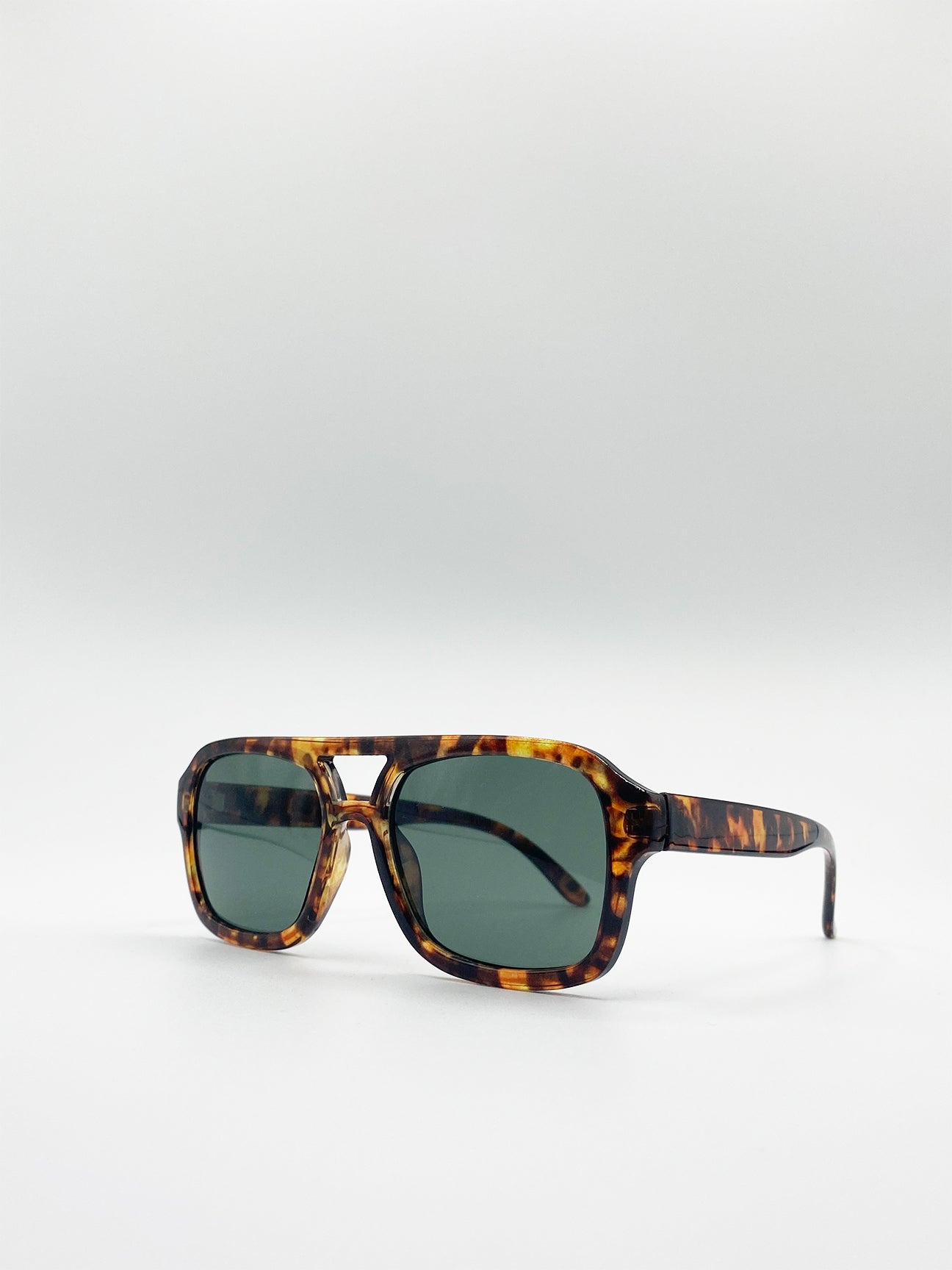 70's Navigator Sunglasses In Tortoiseshell - svnx