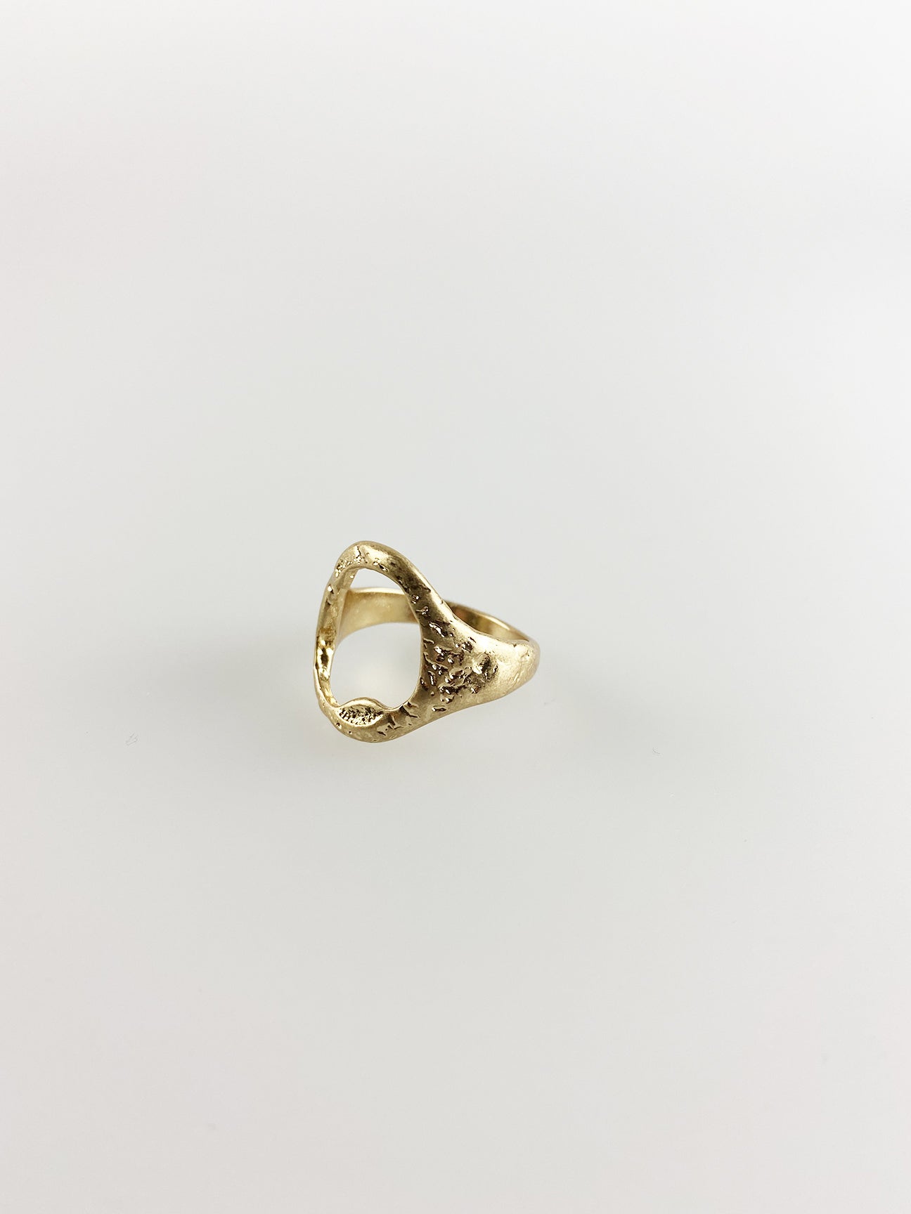 Cutout Signet Ring - svnx